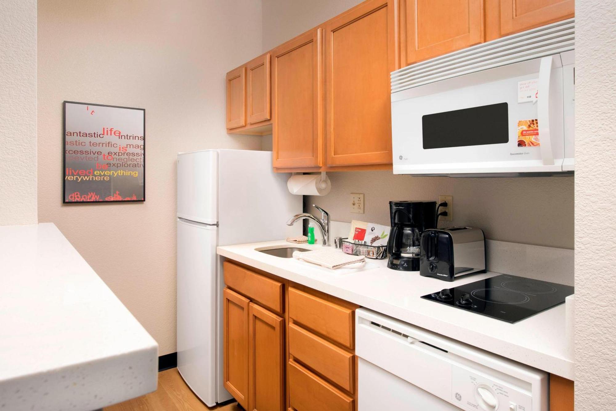 Towneplace Suites By Marriott Albuquerque Airport Exterior photo