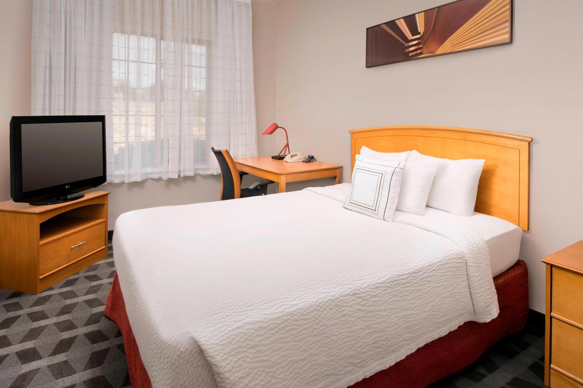 Towneplace Suites By Marriott Albuquerque Airport Exterior photo