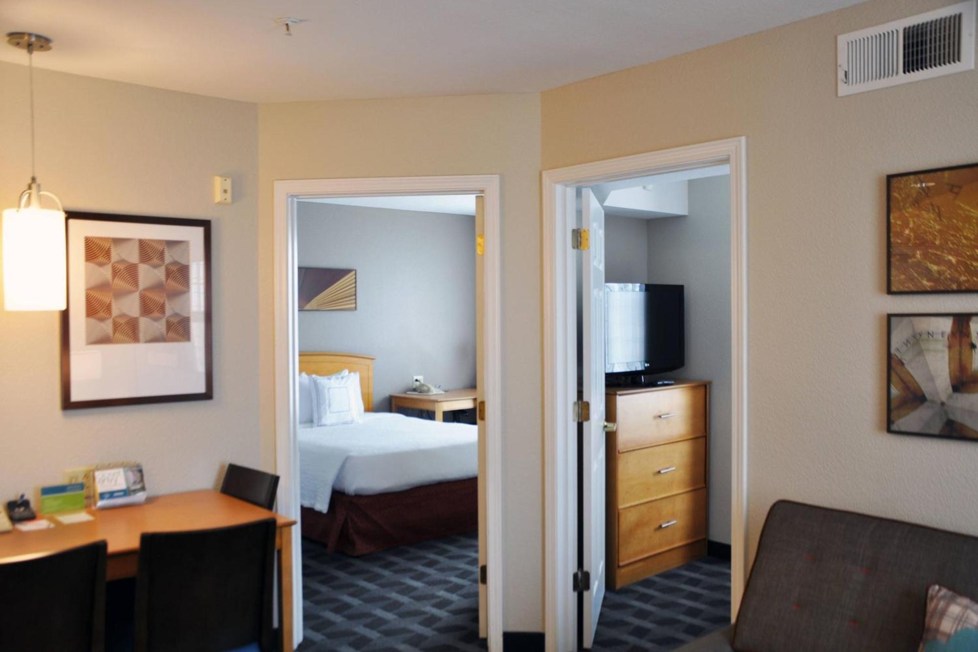 Towneplace Suites By Marriott Albuquerque Airport Exterior photo